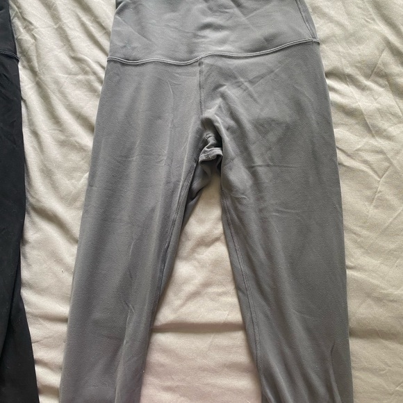 SOLD Lululemon 28” Align Leggings in Graphite Grey Size 4 - Picture 2 of 5